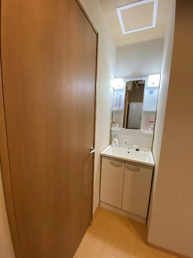 Apartman Wutong-40 Minutes Direct To Kansai Airport And 5 Minute Walk To Jr Or Subway Or Nankai Line And 1 Minute To Tsutenkaku The Landmark Of Osaka And Many Japanese Bistros Nearby